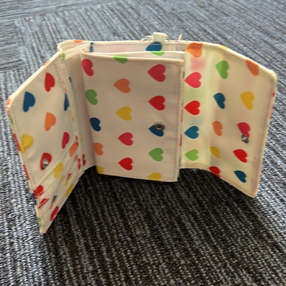 Kipling wild hearts white wallet Size 5.75" x 4.25"
Style: AC3739
Pixi Nylon - Picture 5 of 8